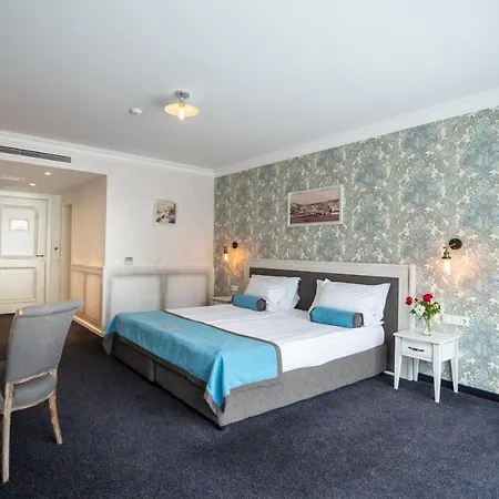 Hotell Antik 3*