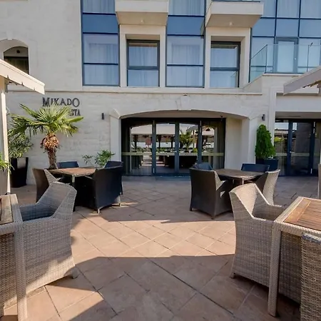 Hotel Antik 3*